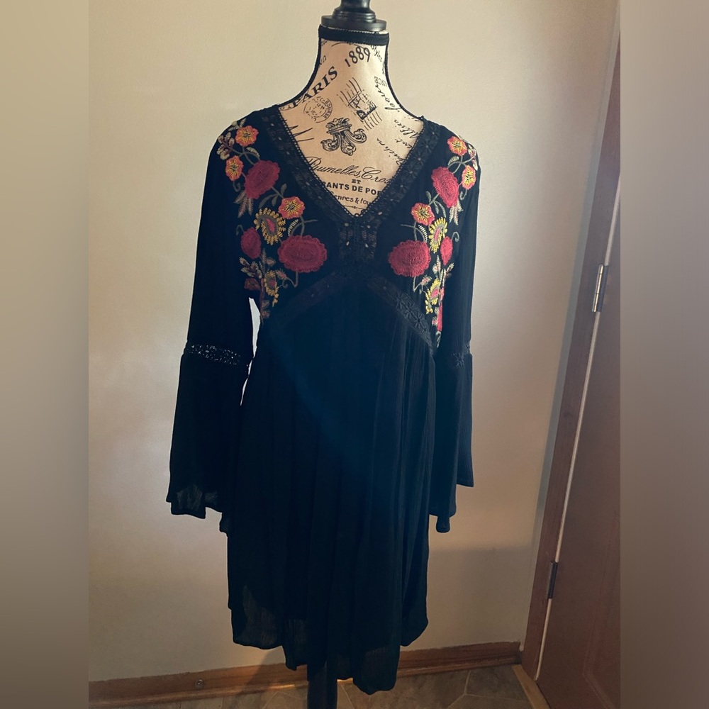 Entro woman’s black size small dress